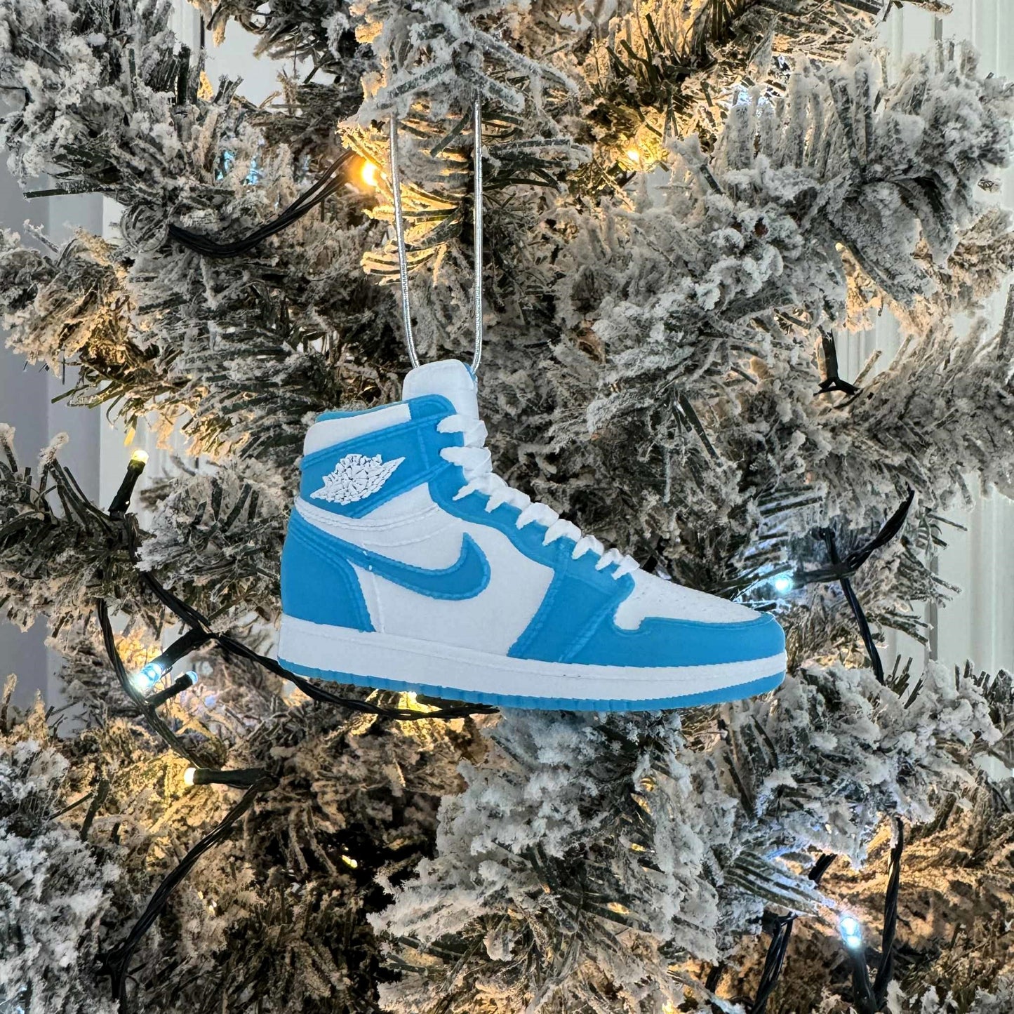 Jordan 1 UNC bauble