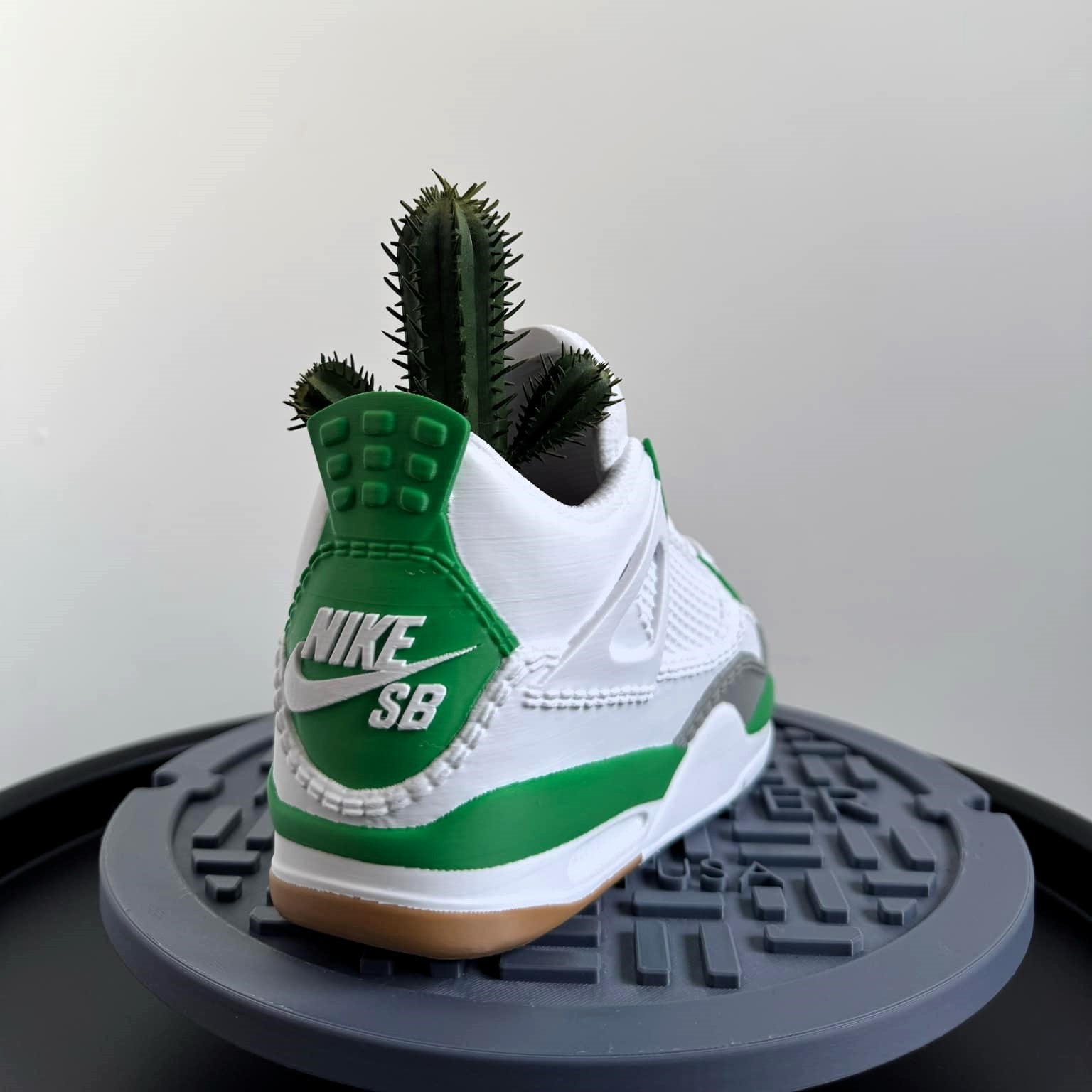 Jordan 4 SB PINE GREEN Sneaker Planter